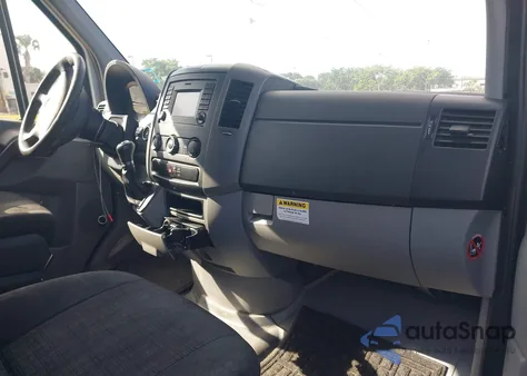 2015 Mercedes-Benz Sprinter 2500 High Roof z USA, uszkodzony, nr VIN WD3PE8DC0FP110561